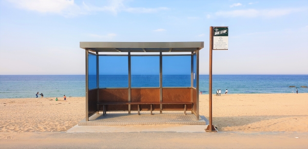 BTS가 앨범자켓 촬영을 위해 향호해변에 버스정거장 세트를 설치한 강릉 주문진 해변 모습. 사진=한국관광공사
