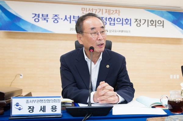 회의를 진행하고 있는 장세용 경북 중·서부권 행정협의회장(구미시장)