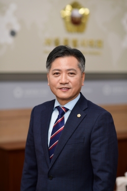 신원철 서울시의회 의장.