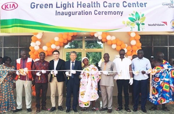 기아차는 지난 6일(현지시간) 아프리카 가나 판테아크와 지역에서 ‘가나 그린 라이트 보건센터’ 완공식을 가졌다. 사진=기아차 제공