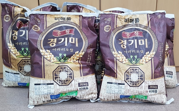 송죽동 농민  매년 장안구청에 사랑의 쌀 기부 (제공=장안구)