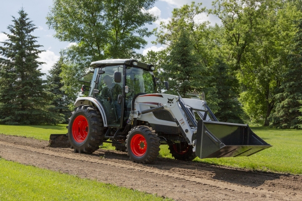 두산밥캣이 최근 북미시장에 출시한 콤팩트 트랙터(Compact Tractor), CT5558 모델. 사진=두산밥캣 제공