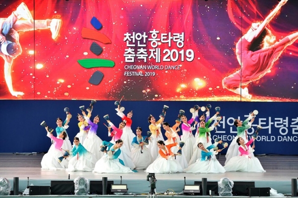 천안흥타령춤축제2019 개막 공연 모습