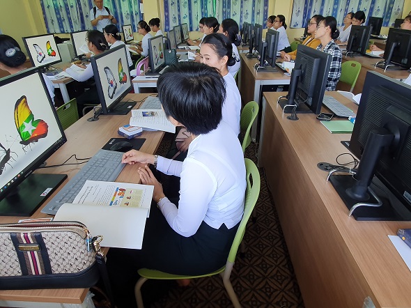미얀마에서 세종시 교원들이 진행하는 정보화 연수에 집중하고 있다.제공=세종시교육청