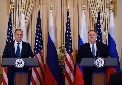 마이크 폼페이오(오른쪽) 미국 국무장관과 세르게이 라브로프 러시아 외무장관이 10일(현지시간) 워싱턴DC 국무부 청사에서 회담한 뒤 공동 기자회견을 하고 있다. 사진=연합뉴스