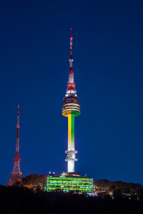 CJ푸드빌이 운영하는 N서울타워와 부산타워는 1월 26일 ‘호주의 날’을 맞이해 호주를 위로하는 캠페인에 참여했다.사진=CJ푸드빌 제공