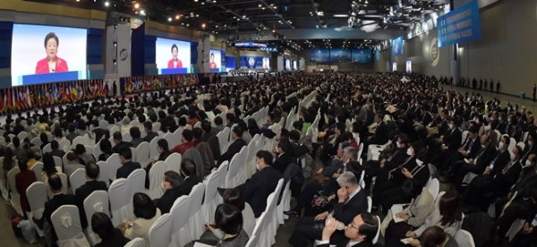 세계 171개국 전·현직 정상 등 지도자 7000명이 참석한 가운데일산 킨텍스에서  ‘World Summit 2020 총회가 4일 열렸다.
