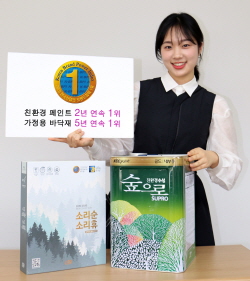 KCC와 KCC글라스가 ‘2020년 한국산업 브랜드파워’ 조사에서 각각 친환경 페인트 부문, 가정용 바닥재 부문 1위를 차지했다. 사진=KCC 제공