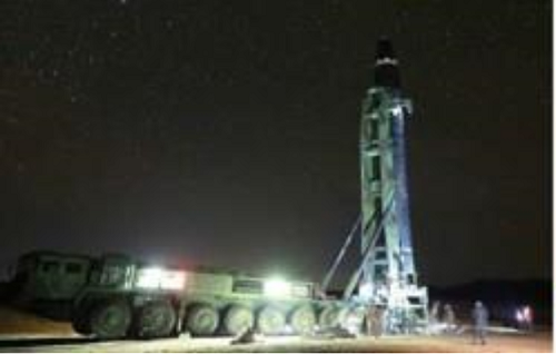 북한이 2017년 11월 공개한 ICBM '화성-15형' 시험발사 모습. 사진=연합뉴스