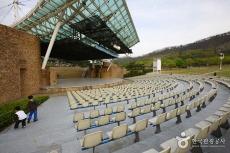 ‘함께해요 대구! 오페라 광장콘서트’가 열린 코오롱 야외음악당 전경. 사진=대한민국 구석구석(한국관광공사 제공)