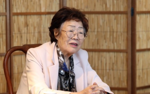 일본군 '위안부' 피해 생존자인 이용수 할머니가 7일 오후 대구시 남구 한 찻집에서 열린 기자회견에서 수요집회를 없애야 한다고 주장하며 관련단체를 비난하고 있다. 사진=연합뉴스