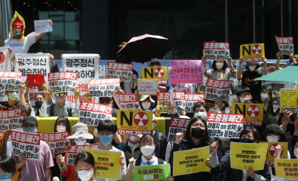 27일 종로구 주한일본대사관 앞에서 '일본군 위안부 피해자 문제해결을 위한 정기 수요시위'가 열리고 있다. 사진=연합뉴스