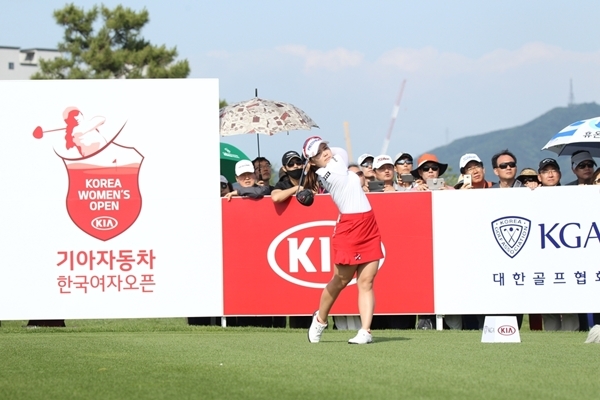 이다현 선수가 지난 제33회 한국여자오픈 대회에서 스윙을 하는 모습. 사진=기아차 제공