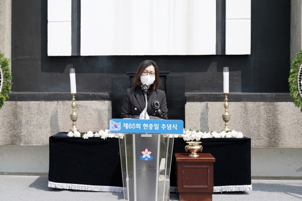 은수미 성남시장이 6월6일 현충일 추념식에서 추념사를 하고있다