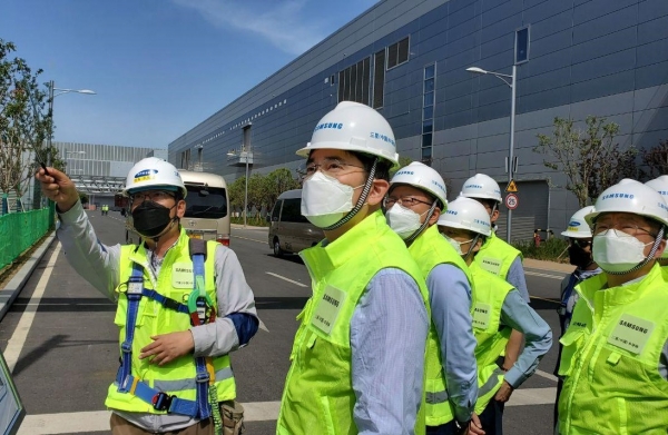 이재용 삼성전자 부회장이 지난달 중국 시안 반도체 공장을 찾아 점검했다. 사진=삼성전자 제공