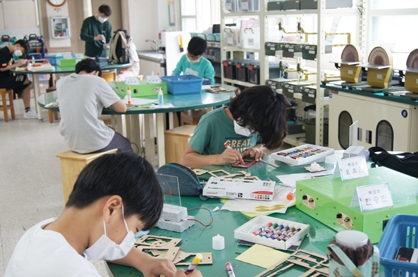 칠곡교육지원청 칠곡발명교육센터에서는 다양한 발명 교육을 하고 있다.