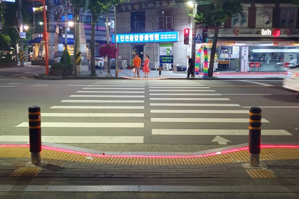LED 바닥신호등 시범 설치(동인천역 북광장 앞 횡단보도