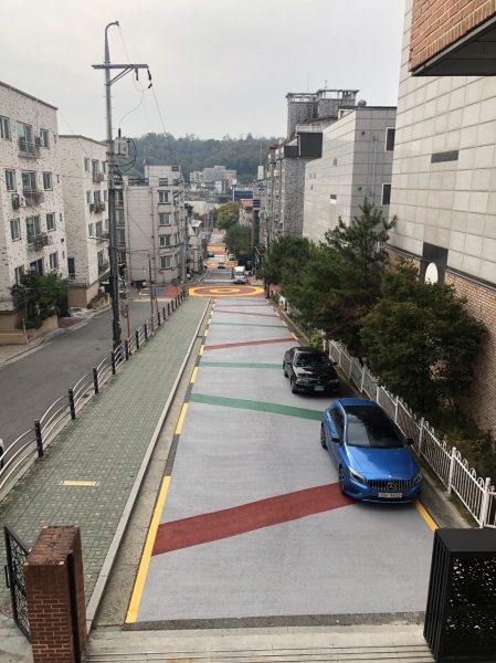 구로구가 궁동 서울공연예술고 정문부터 오리로 1130 앞까지 통학로 420m 구간을 ‘보행자우선도로’로 지정했다. 사진=구로구 제공