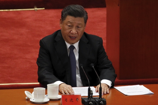 시진핑 중국 국가주석이 23일 베이징의 인민대회당에서 열린 인민해방군의 한국전쟁 참전 70주년 기념식에 참석해 연설하고 있다. 사진=AP/연합뉴스