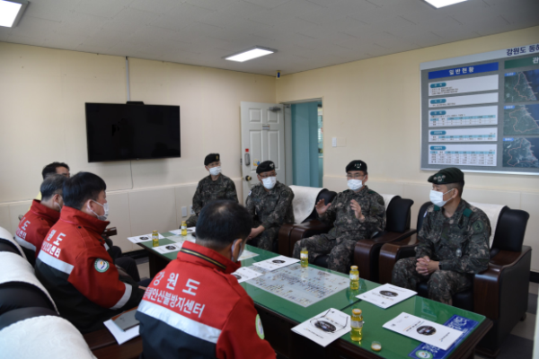 26일, 육군 제8군단장 동해안산불방지센터 방문(사진제공=강원도)
