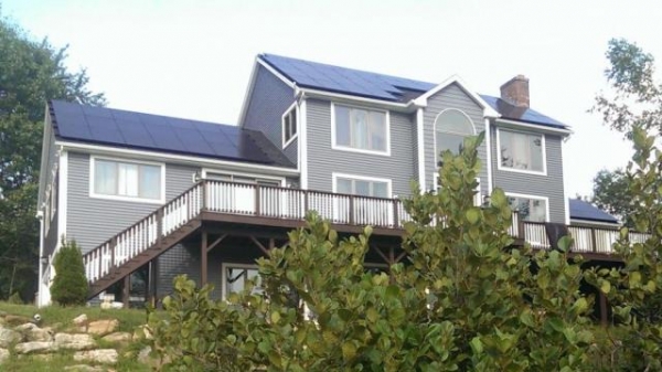 한화큐셀 태양광 모듈이 설치된 미국 주택. 사진=연합뉴스