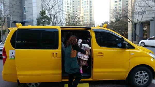 어린이 통학차량 LPG차량의 사진(사진=진주시청 제공)