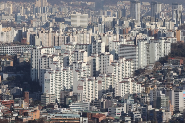 서울 남산에서 바라본 시내 아파트의 모습. 사진=연합뉴스 제공