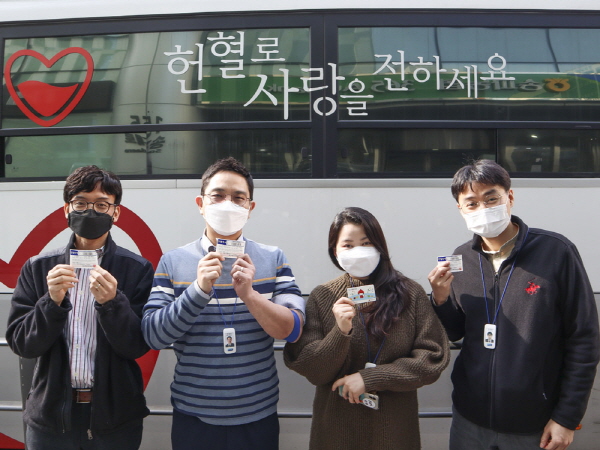 TSK가 한국백혈병소아암협회에 헌혈증 142장을 기부했다. 사진=TSK 제공
