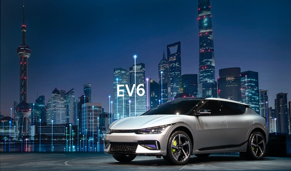 기아는 차세대 모빌리티 청사진을 제시하는 최초의 전용 전기차 ‘EV6’를 중국에서 처음으로 공개했다. 사진=기아 제공