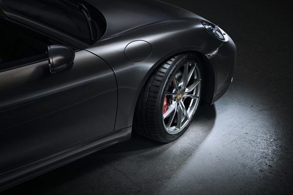 한국타이어가 포르쉐 ‘718 박스터’에 초고성능 타이어인 ‘벤투스 S1 에보3’를 신차용 타이어로 공급한다. 사진=한국타이어 제공