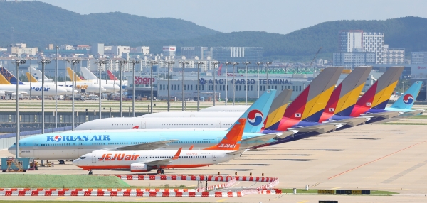 인천국제공항 주기장에 국내 항공사들의 여객기가 세워져 있다. 사진=연합뉴스