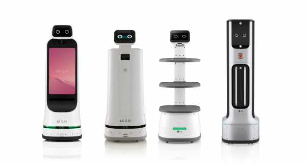 왼쪽부터 LG 클로이 가이드봇, LG 클로이 서브봇(서랍형), LG 클로이 서브봇(선반형), LG 클로이 UV-C봇. 사진=LG전자 제공