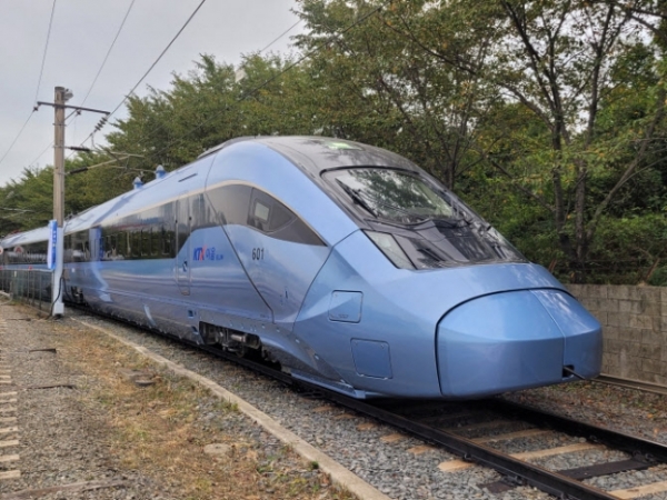 현대로템의 EMU-320 고속열차. 사진=현대로템 제공