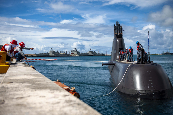 지난 9월 28일 손원일급 잠수함 '정지함'이 한미 연합 대(對)잠수함 훈련인 '사일런트 샤크' 참가차 미군 괌 해군기지에 입항하고 있다. 사진=연합뉴스