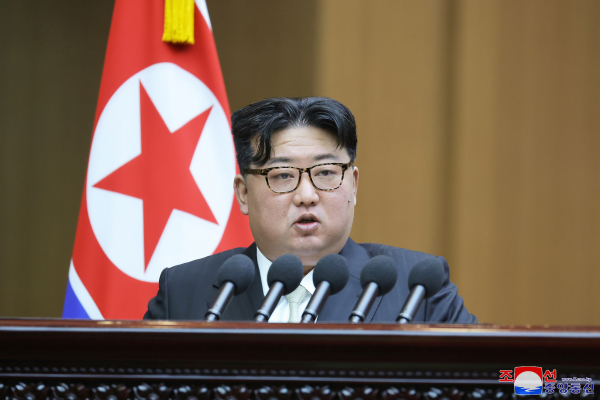 김정은 북한 국무위원장이 지난 15일 평양에서 열린 최고인민회의에 참석해 시정연설을 하고 있다. 사진=연합뉴스