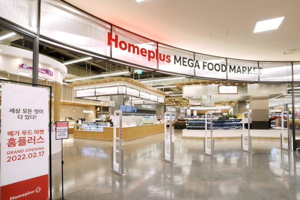 홈플러스는 ‘홈플러스 메가푸드마켓’으로 리뉴얼한 24개점의 올해 1월 식품 매출은 3년전보다 평균 30% 이상 증가했다고 밝혔다. 사진=홈플러스 제공