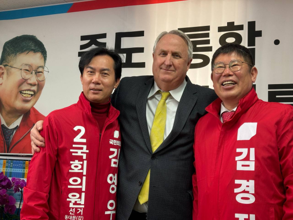 김경진 전 의원이 9일 동대문구 전농동 선거사무소 개소식을 열고 22대 총선 시동을 걸었다.  