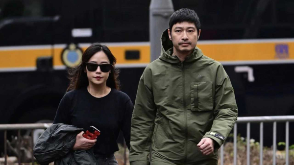 법원에 출두하는 홍콩 배우 그레고리 웡. 사진=홍콩 SCMP 캡처