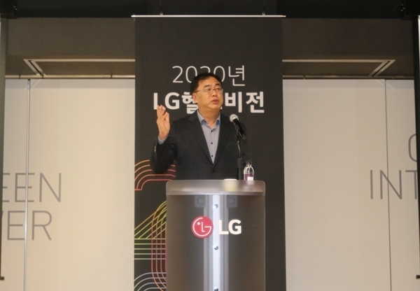 송구영 LG헬로비전 대표가 지난 1월 2일 2020 신년사를 통해 끊임없는 고객가치 혁신을 강조했다. 사진=LG헬로비전 제공