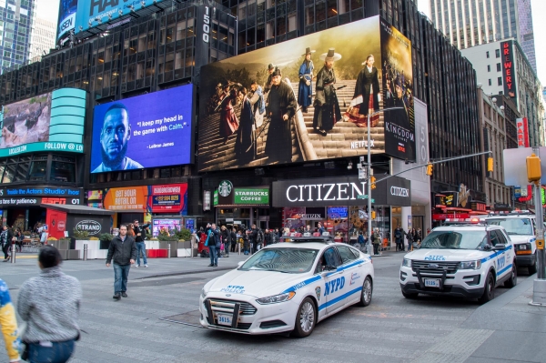 미국 뉴욕 타임스퀘어에서 ‘킹덤’ 시즌2 옥외 광고가 진행되고 있는 모습. 사진=넷플릭스 제공