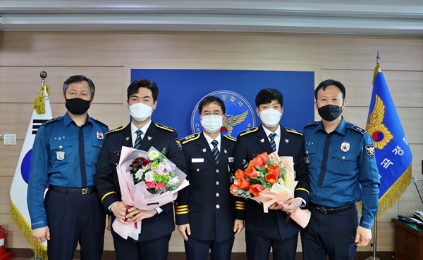 칠곡경찰서는 지난 9일 2층 작오마루에서 순경 김지욱, 김하동 신임 경찰관의 쓱(S.S.G) 배송 졸업식을 개최했다.