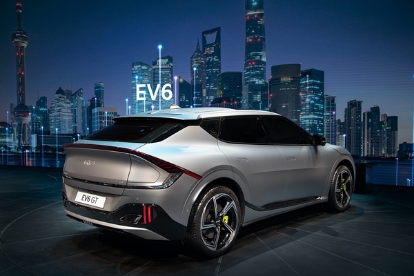 기아는 차세대 모빌리티 청사진을 제시하는 최초의 전용 전기차 ‘EV6’를 중국에서 처음으로 공개했다. 사진=기아 제공