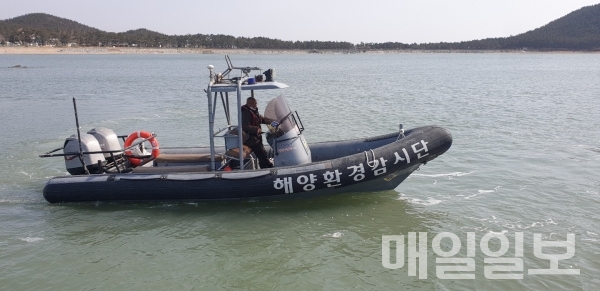 한국해양감시협의회 충남도지부가 지난해 하반기 해군으로부터 불용장비 판정을 받은 고속단정/사진=독자제공