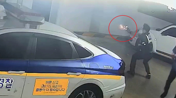 음주운전 도주차량에 실탄 발사하는 경찰. 사진=경기남부경찰청 제공